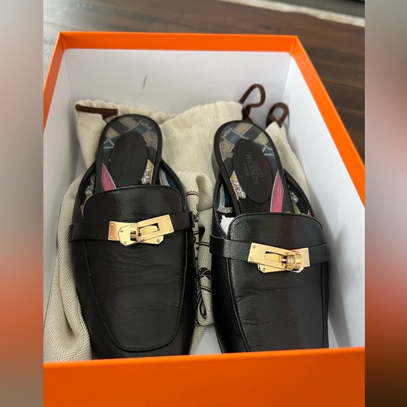 Authentic Hermes OZ Mules in Size 37 Black with Gold Hardware - Picture 4 of 16